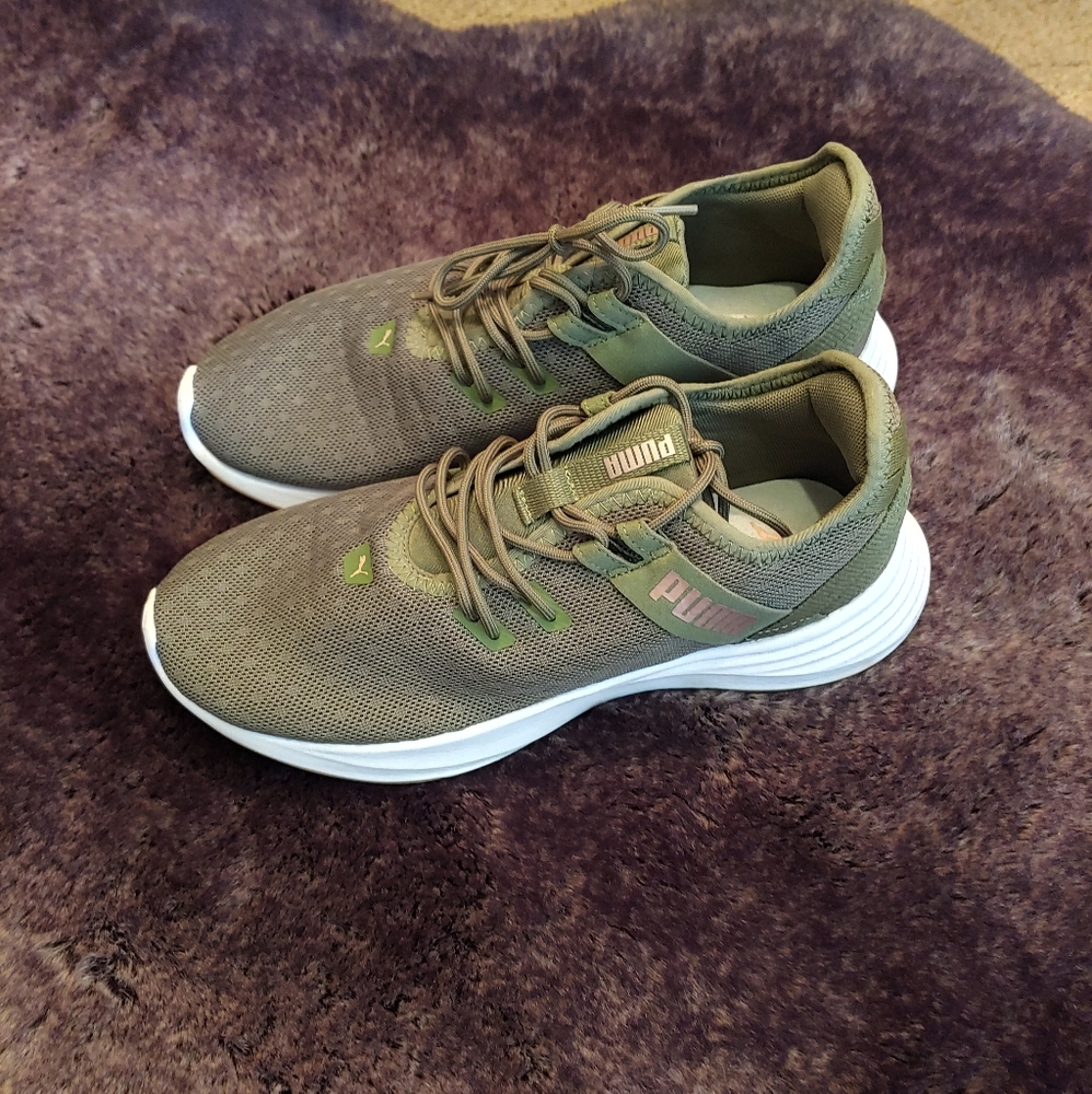 Puma tennis shoes